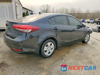 Trzecie zdjęcie samochodu z tyłu: 2018 KIA FORTE LX VIN:3KPFK4A7XJE283975 - miniatura