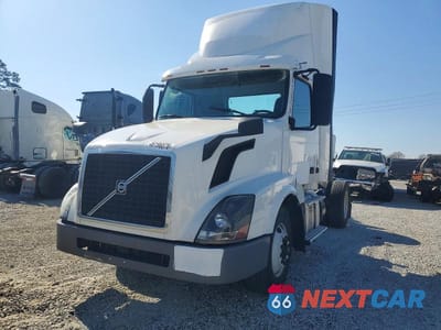Drugie zdjęcie samochodu z przodu: 2017 VOLVO VNL SEMI TRUCK VIN:4V4N39TG7HN988035 - miniatura