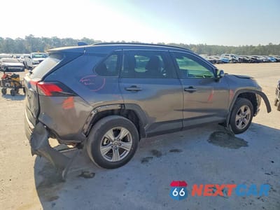 Trzecie zdjęcie samochodu z tyłu: 2025 TOYOTA RAV4 XLE VIN:2T3W1RFV8SC356727 - miniatura