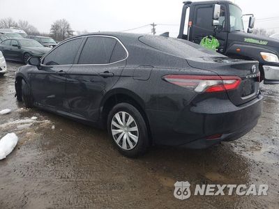 Trzecie zdjęcie samochodu z tyłu: 2022 TOYOTA CAMRY HYBRID LE VIN:4T1C31AK8NU589417 - miniatura