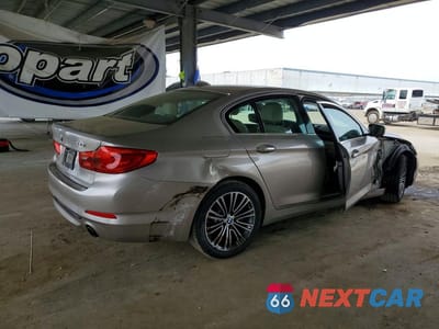 Trzecie zdjęcie samochodu z tyłu: 2018 BMW 530 I VIN:WBAJA5C59JWA39156 - miniatura