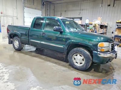 Czwarte zdjęcie samochodu z boku: 2004 GMC NEW SIERRA K1500 VIN:2GTEK19TX41378971 - miniatura
