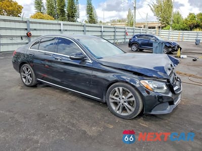 Czwarte zdjęcie samochodu z boku: 2017 MERCEDES-BENZ C 300 VIN:55SWF4JB8HU204279 - miniatura