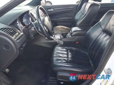 Zdjęcie 7 z 12 samochodu: 2014 CHRYSLER 300 S VIN:2C3CCABG0EH373230 - miniatura