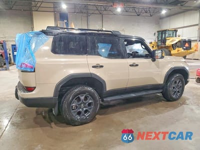 Trzecie zdjęcie samochodu z tyłu: 2025 LEXUS GX 550 PREMIUM VIN:JTJTBCDX9S5036059 - miniatura