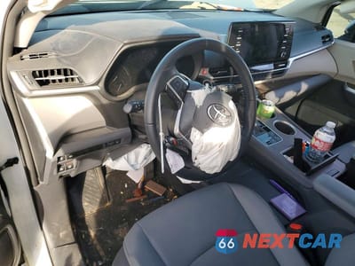 Zdjęcie 8 z 14 samochodu: 2021 TOYOTA SIENNA XLE 8-PASSENGER VIN:5TDYRKEC3MS034377 - miniatura