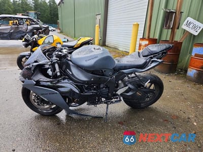 Trzecie zdjęcie samochodu z tyłu: 2025 KAWASAKI ZX636 K VIN:JKBZXJJ17SA029756 - miniatura