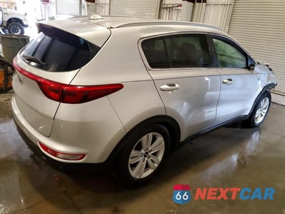 Trzecie zdjęcie samochodu z tyłu: 2019 KIA SPORTAGE LX VIN:KNDPMCAC6K7613408 - miniatura