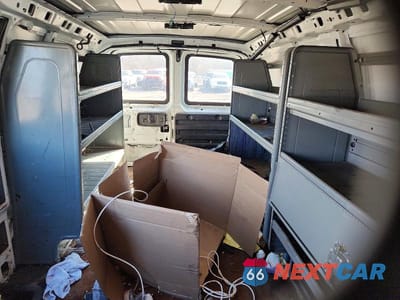 Zdjęcie 10 z 12 samochodu: 2018 CHEV EXPRESS G2500 VIN:1GCWGAFB7J1345722 - miniatura