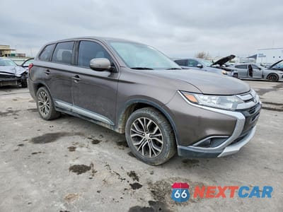 Czwarte zdjęcie samochodu z boku: 2017 MITSUBISHI OUTLANDER SE VIN:JA4AD3A38HZ033641 - miniatura
