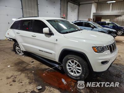 Czwarte zdjęcie samochodu z boku: 2020 JEEP GRAND CHEROKEE LAREDO VIN:1C4RJFAG0LC292531 - miniatura