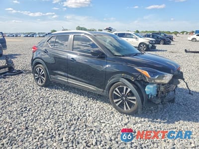 Czwarte zdjęcie samochodu z boku: 2019 NISSAN KICKS SR VIN:3N1CP5CU3KL511523 - miniatura