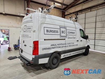 Trzecie zdjęcie samochodu z tyłu: 2024 MERCEDES BENZ SPRINTER 2500 UTILITY / SERVICE VAN VIN:W1Y4NBHY2RT167671 - miniatura