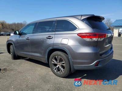 Drugie zdjęcie samochodu z przodu: 2017 TOYOTA HIGHLANDER LE VIN:5TDBZRFH3HS427097 - miniatura