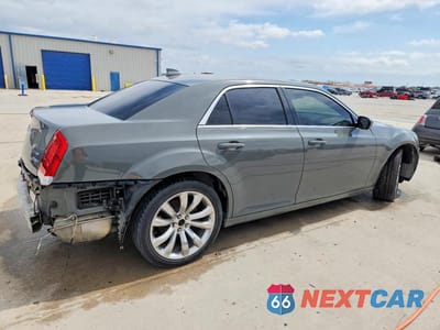 Trzecie zdjęcie samochodu z tyłu: 2019 CHRYSLER 300 TOURING VIN:2C3CCAAG2KH548932 - miniatura