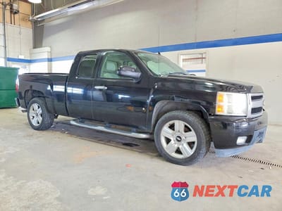 Czwarte zdjęcie samochodu z boku: 2007 CHEVROLET SILVERADO K1500 VIN:2GCEK19J371587293 - miniatura