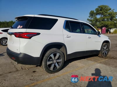 Trzecie zdjęcie samochodu z tyłu: 2023 CHEVROLET TRAVERSE LT VIN:1GNERHKW9PJ339704 - miniatura