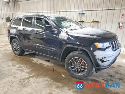 Czwarte zdjęcie samochodu z boku: 2019 JEEP GRAND CHEROKEE LAREDO VIN:1C4RJFAGXKC736500 - miniatura
