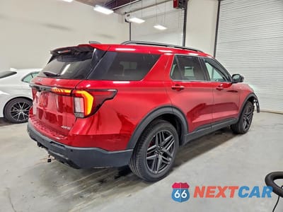 Trzecie zdjęcie samochodu z tyłu: 2025 FORD EXPLORER ST-LINE VIN:1FMUK8KH6SGB65344 - miniatura