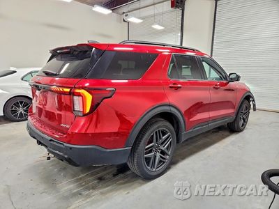 Trzecie zdjęcie samochodu z tyłu: 2025 FORD EXPLORER ST-LINE VIN:1FMUK8KH6SGB65344 - miniatura