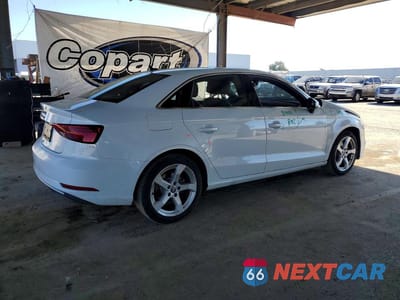 Trzecie zdjęcie samochodu z tyłu: 2019 AUDI A3 PREMIUM VIN:WAUAUGFF8K1012310 - miniatura