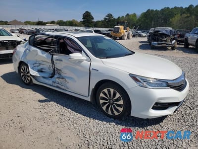 Czwarte zdjęcie samochodu z boku: 2017 HONDA ACCORD TOURING HYBRID VIN:JHMCR6F71HC030563 - miniatura