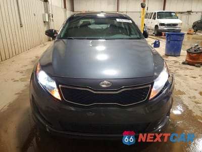 Piąte zdjęcie samochodu w środku: 2011 KIA OPTIMA SX TURBO VIN:KNAGR4A60B5139739 - miniatura