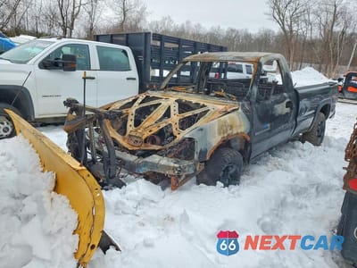 2005 GMC SIERRA K2500 HEAVY DUTY 1GTHK24U45E137538 - główne zdjęcie licytacji z USA - miniatura