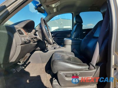 Zdjęcie 7 z 12 samochodu: 2013 CHEVROLET TAHOE K1500 LTZ VIN:1GNSKCE07DR289397 - miniatura