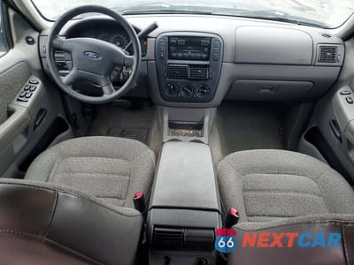 Zdjęcie 8 z 12 samochodu: 2004 FORD EXPLORER VIN:1FMZU72KX4UA08538 - miniatura