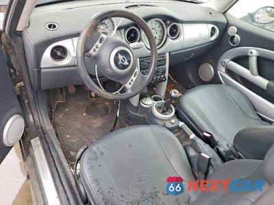 Zdjęcie 8 z 12 samochodu: 2003 MINI COOPER VIN:WMWRC33403TC39761 - miniatura
