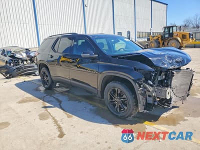 Czwarte zdjęcie samochodu z boku: 2023 CHEVROLET TRAVERSE LT VIN:1GNEVGKW5PJ196899 - miniatura