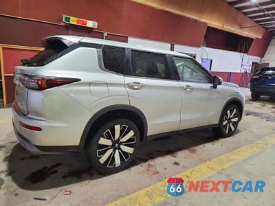 Trzecie zdjęcie samochodu z tyłu: 2025 MITSUBISHI OUTLANDER SE VIN:JA4J4VA86SZ048704 - miniatura