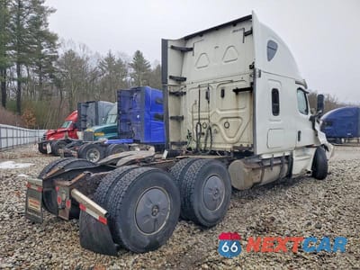 Czwarte zdjęcie samochodu z boku: 2018 FREIGHTLINER CASCADIA 126 SEMI TRUCK VIN:3AKJHHDR4JSJV5684 - miniatura