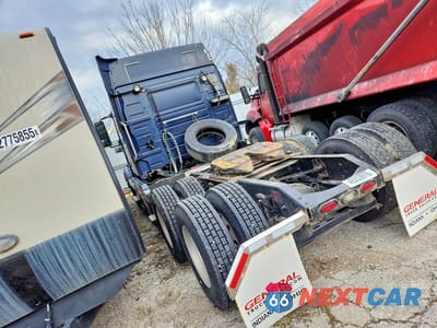 Trzecie zdjęcie samochodu z tyłu: 2016 VOLVO VNL SEMI TRUCK VIN:4V4NC9EH2GN931729 - miniatura