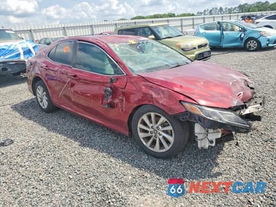 Czwarte zdjęcie samochodu z boku: 2021 TOYOTA CAMRY LE VIN:4T1C11AK6MU421859 - miniatura
