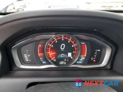 Zdjęcie 9 z 12 samochodu: 2016 VOLVO XC60 T5 PLATINUM VIN:YV4612RM2G2812176 - miniatura