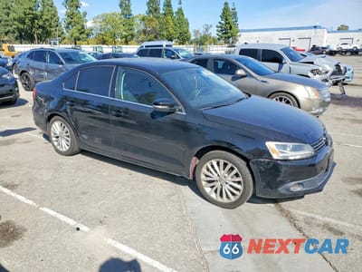 Czwarte zdjęcie samochodu z boku: 2014 VOLKSWAGEN JETTA SEL VIN:3VWL17AJ8EM377302 - miniatura