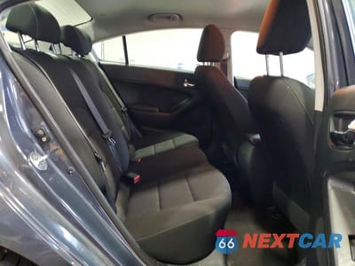 Zdjęcie 10 z 11 samochodu: 2016 KIA FORTE LX VIN:KNAFK4A66G5613197 - miniatura