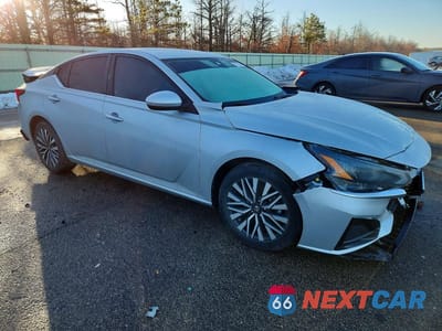 Czwarte zdjęcie samochodu z boku: 2023 NISSAN ALTIMA 2.5 SV VIN:1N4BL4DV7PN306838 - miniatura