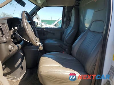 Zdjęcie 7 z 13 samochodu: 2023 CHEVROLET EXPRESS 2500 CARGO UTILITY / SERVICE VAN VIN:1GCWGBFP2P1208181 - miniatura