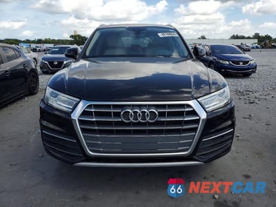 Piąte zdjęcie samochodu w środku: 2019 AUDI Q5 PREMIUM VIN:WA1ANAFY4K2100774 - miniatura