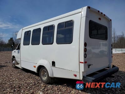 Trzecie zdjęcie samochodu z tyłu: 2017 FORD ECONOLINE E350 SUPER DUTY CUTAWAY VAN VIN:1FDEE3FS1HDC74079 - miniatura