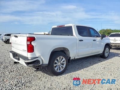 Trzecie zdjęcie samochodu z tyłu: 2022 CHEVROLET SILVERADO LTD C1500 CUSTOM VIN:1GCPWBEK2NZ154182 - miniatura