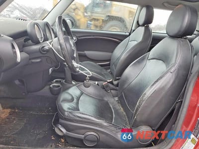 Zdjęcie 7 z 13 samochodu: 2007 MINI COOPER VIN:WMWMF33527TU61263 - miniatura