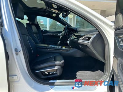 Piąte zdjęcie samochodu w środku: 2016 BMW 750 XI VIN:WBA7F2C54GG419337 - miniatura