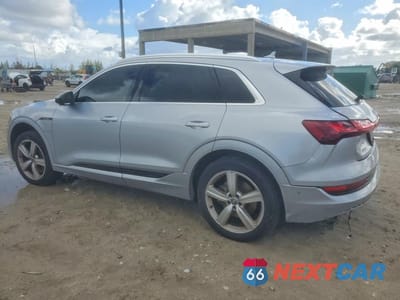 Drugie zdjęcie samochodu z przodu: 2019 AUDI E-TRON PREMIUM PLUS VIN:WA1LABGE7KB020898 - miniatura
