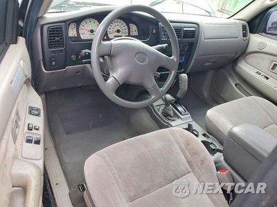 Zdjęcie 8 z 11 samochodu: 2004 TOYOTA TACOMA V6 VIN:5TEWN72N24Z369557 - miniatura