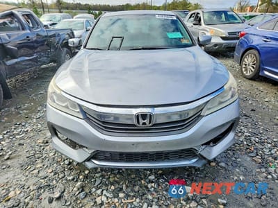 Piąte zdjęcie samochodu w środku: 2017 HONDA ACCORD LX VIN:1HGCR2F32HA209649 - miniatura