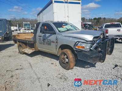 Czwarte zdjęcie samochodu z boku: 2011 DODGE RAM CHASSIS CAB FLATBED TRUCK VIN:3D6WZ4EL0BG637778 - miniatura